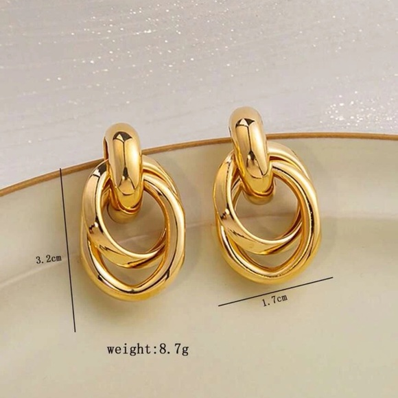 Chunky Gold classic statement earrings ✨ - Picture 3 of 4